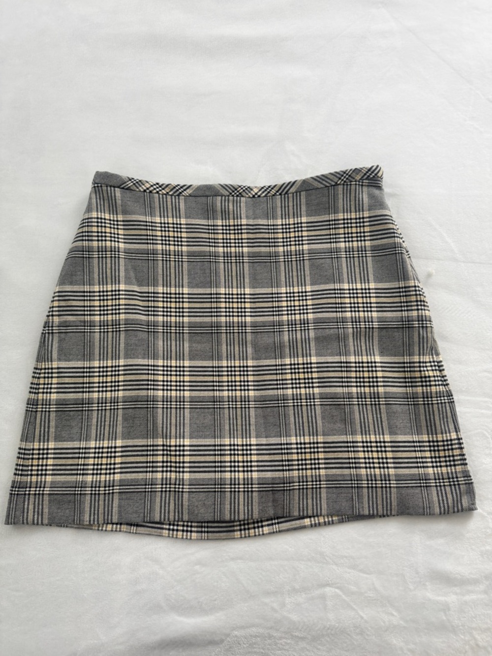 Banana Republic Plaid Mini Skirt in Gray and Cream Size 8